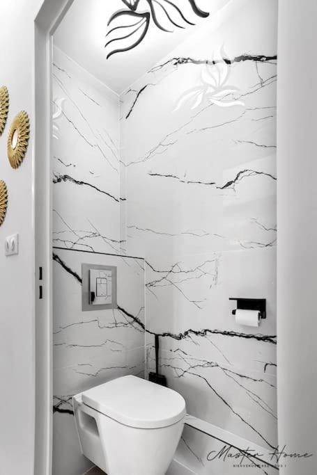 Gout De Luxe A Narbonne T3 Climatise, Spa, Parking Экстерьер фото