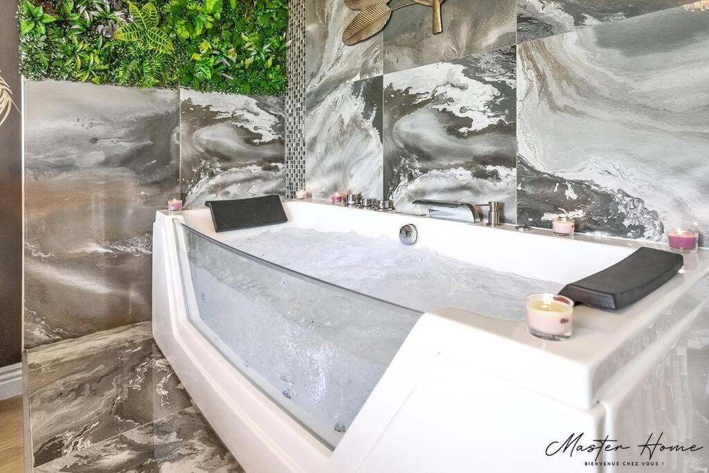 Gout De Luxe A Narbonne T3 Climatise, Spa, Parking Экстерьер фото